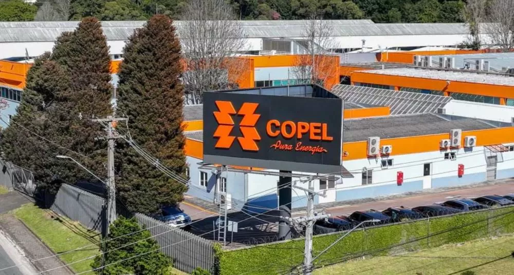 Reajuste Copel 2026: gráfico do aumento de 20,51% na conta de luz no Paraná e a energia solar como proteção.